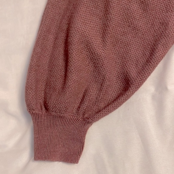American Eagle, light weight sweater. Mauve in color. Size Medium - Picture 3 of 8